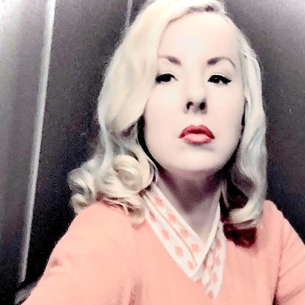 Hi! I’m Leah, Vintage & retro clothing addict.
